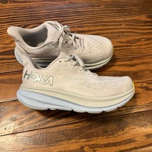 Hoka Clifton 9 "Nimbus Cloud/Ice Water" Women's Running Shoe size 7 D (wide)